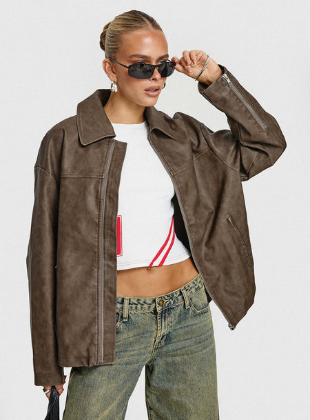 Faux leather jacket Oversized fit, classic collar, drop shoulder, zip fastening, twin hip pockets Good stretch, fully lined 