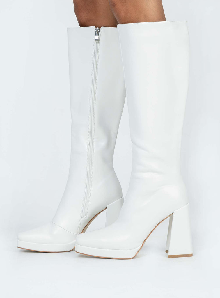 Montgomery Boots Matte White | Princess Polly