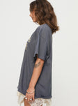 Graphic tee Crew neckline, drop sleeve  Non-stretch material, unlined 