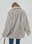 Faux fur coat Oversized fit, lapel collar, two hip pockets  Non-stretch material, fully lined 