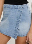 Skort  Invisible button fastening, one pocket at back, branded logo at back, high-rise fit  Non-stretch material, unlined