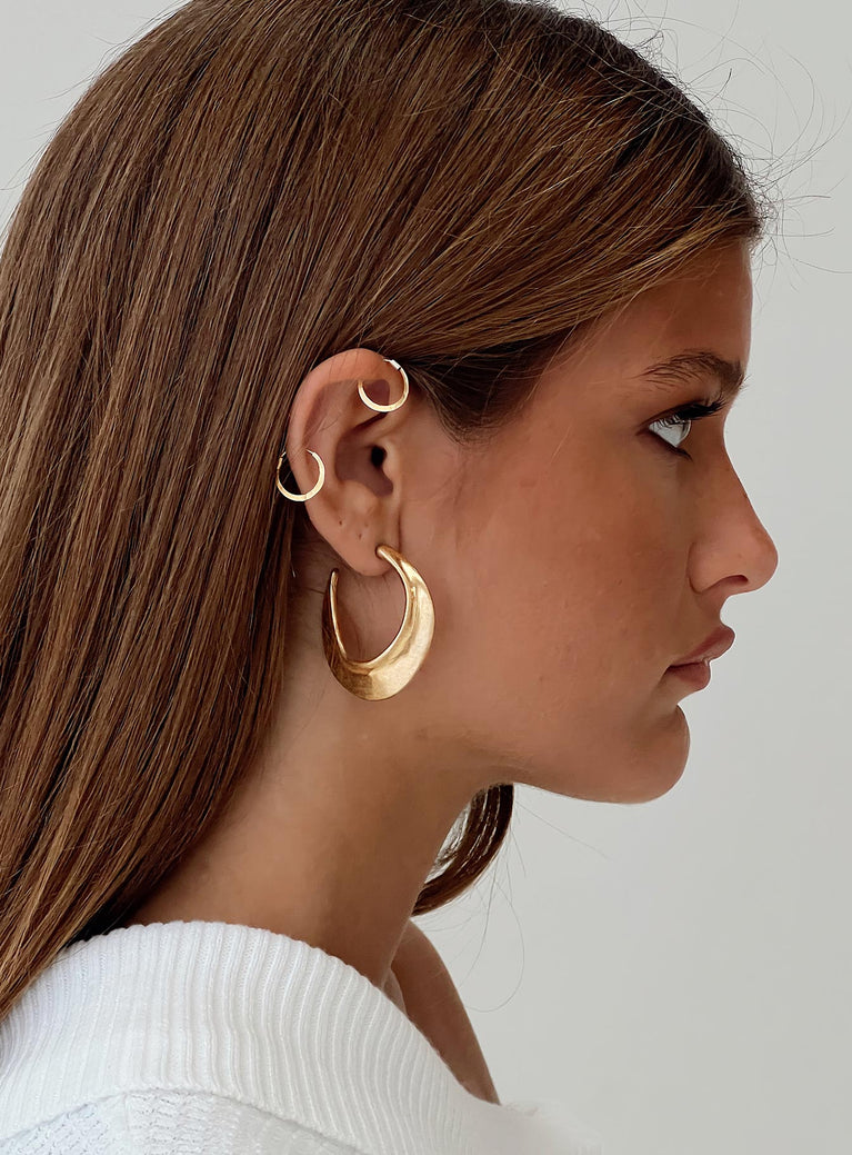 Earrings Gold-toned, hoop style, stud fastening