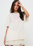 Graphic tee Oversized fit, crew neckline Non-stretch material, unlined 