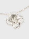 Felicks Flower Necklace Silver