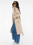 Trench coat Lapel collar, button fastening at front, twin hip pockets, removable waist tie, adjustable buckle cuff, split at back