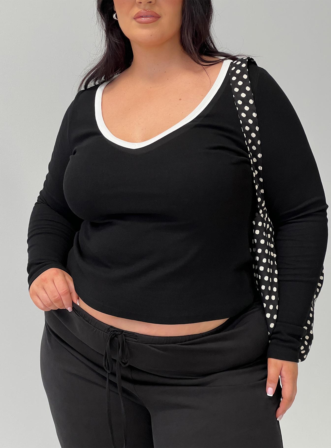 Baseline V Neck Long Sleeve Top Black / White Curve