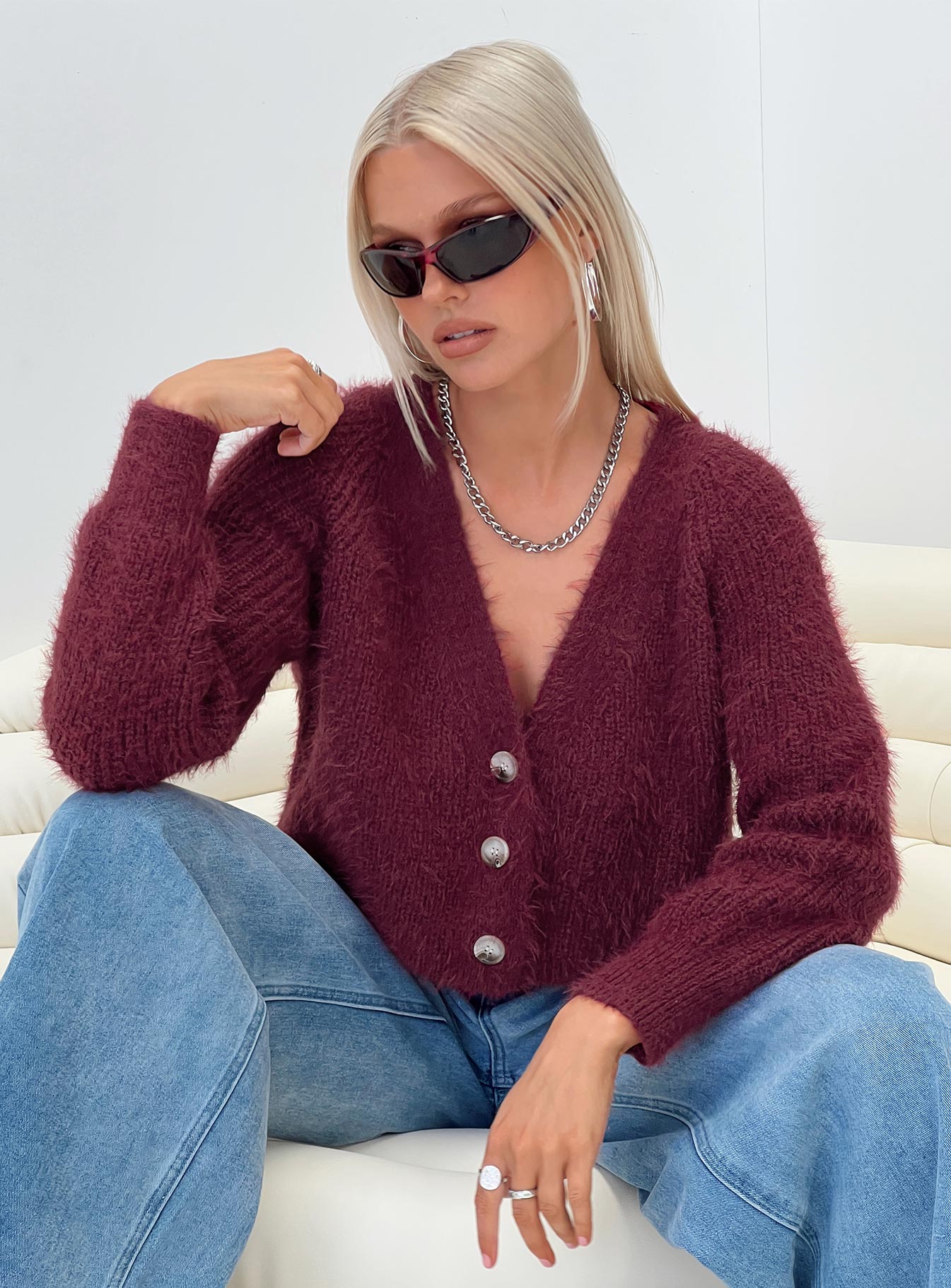 Cropped knit cardigan V-neckline, button fastening at front