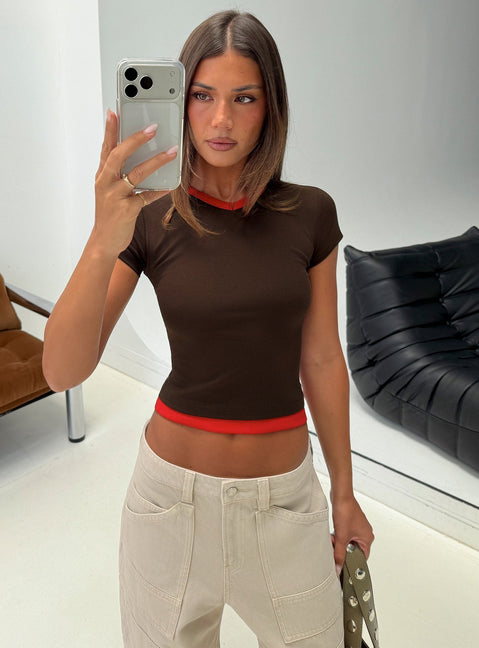 Journee High V Spliced Tee Chocolate / Red