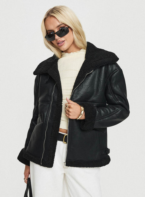 Shearling jacket Faux leather, oversized collar, exposed zip fastening, twin pockets Non-stretch material, shearling lining
