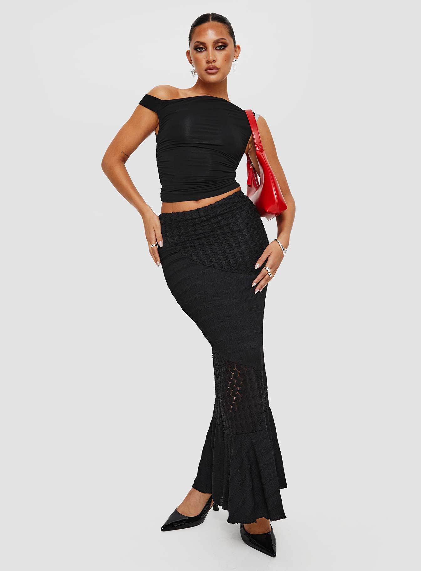 Bias cut maxi skirt, mid-rise, textured material Thin elasticated waistband, frill hem Good stretch, fully lined 