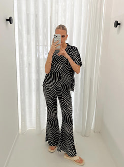 Matching set Graphic print Button up shirt Classic collar Drop shoulder  Button fastening at front Pants High rise Invisible zip fastening at side Elasticated waistband at back