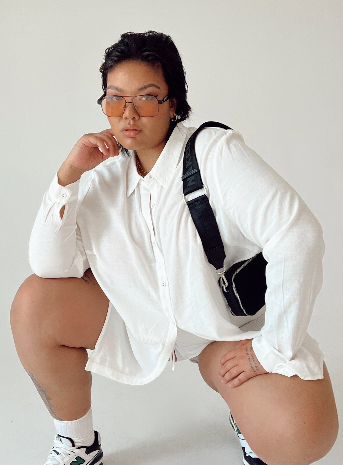 Matching set Button front shirt Single-button cuff Relaxed fitting High waisted shorts Elasticated drawstring waistband Lined shorts