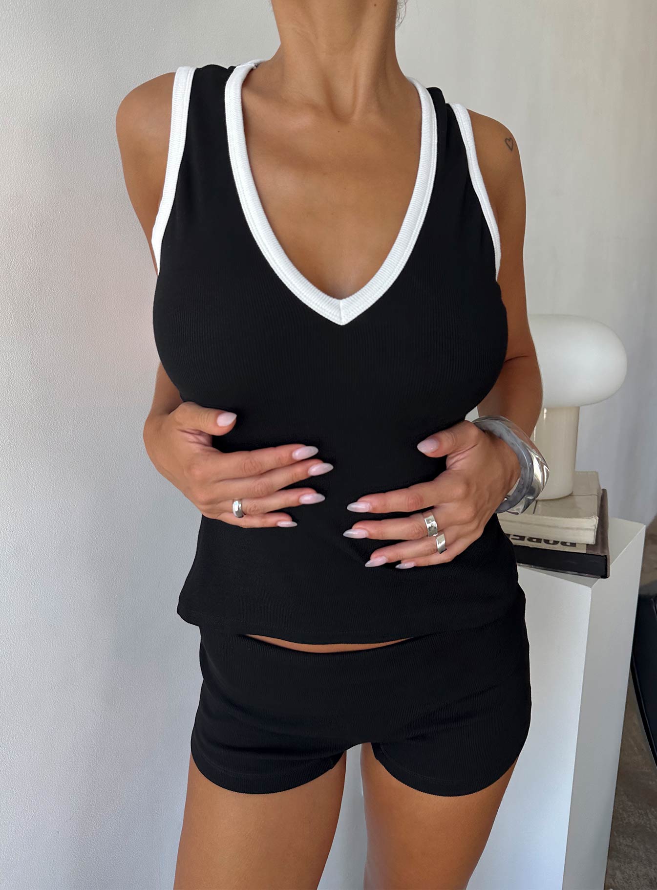 Baseline V Neck Rib Tank Top Black / White