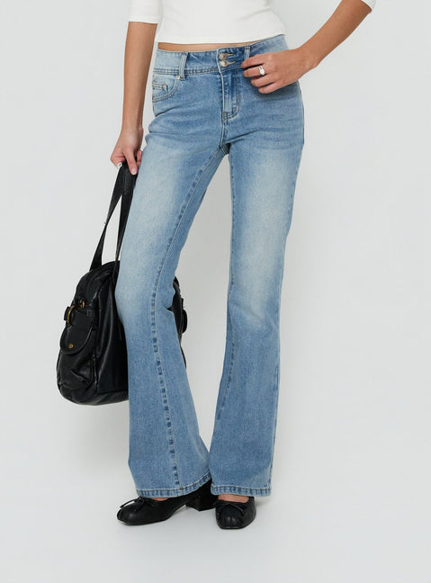 Cruise Control Mid Rise Bootleg Jeans Light Vintage Blue