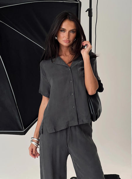 Shirt Oversized fit, button fastening, classic colour, single breast pocket Non-stretch material, unlined 
