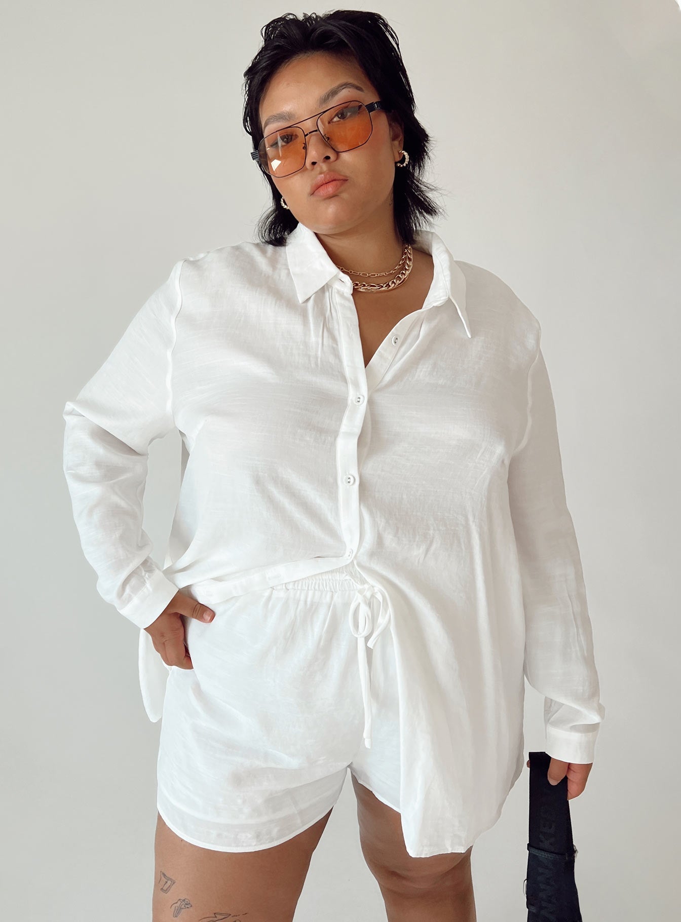 Matching set Button front shirt Single-button cuff Relaxed fitting High waisted shorts Elasticated drawstring waistband Lined shorts