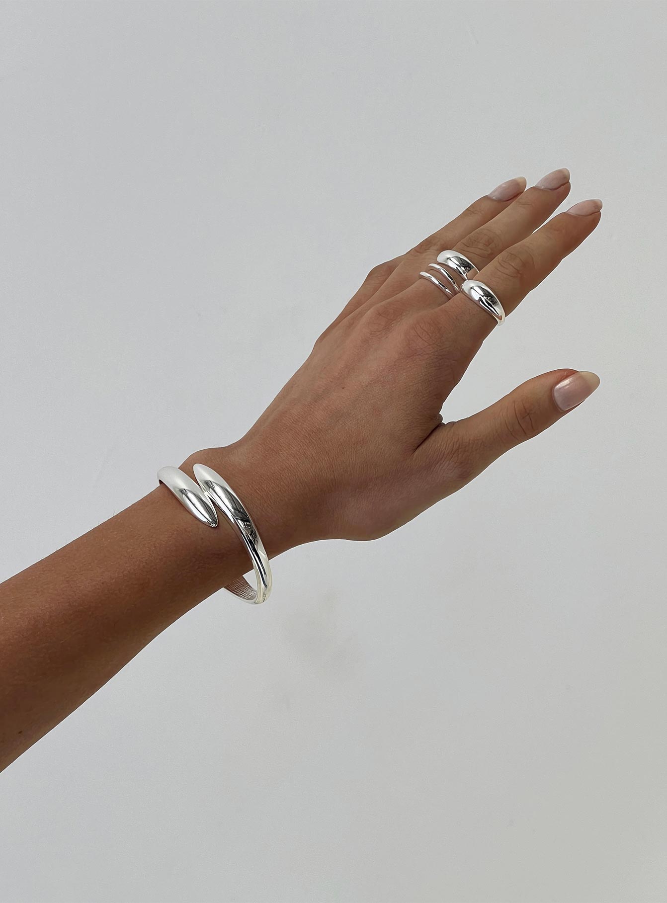 Cuff Silver toned, hinge opening