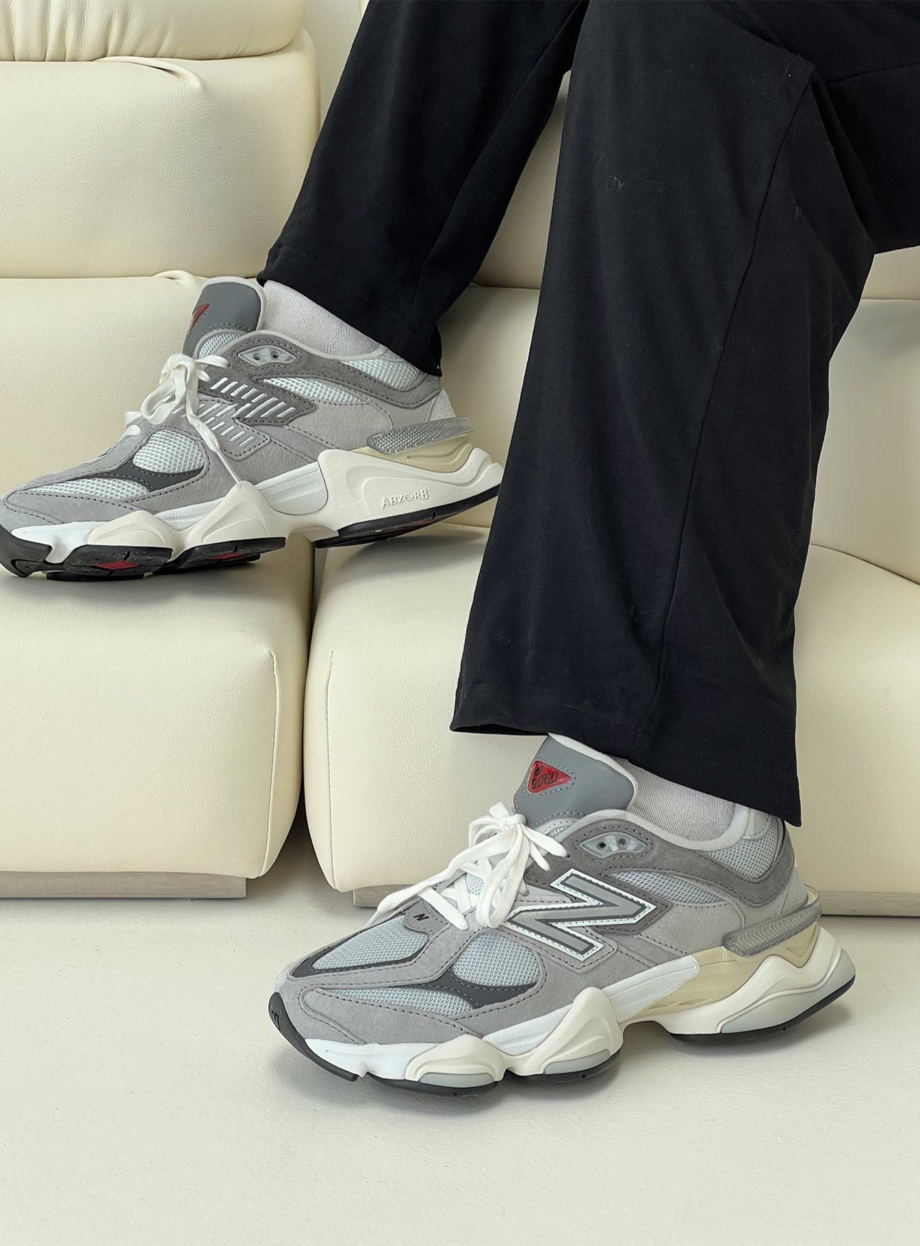 sneakers Chunky design, lace-up fastening, treaded sole, padded footbed