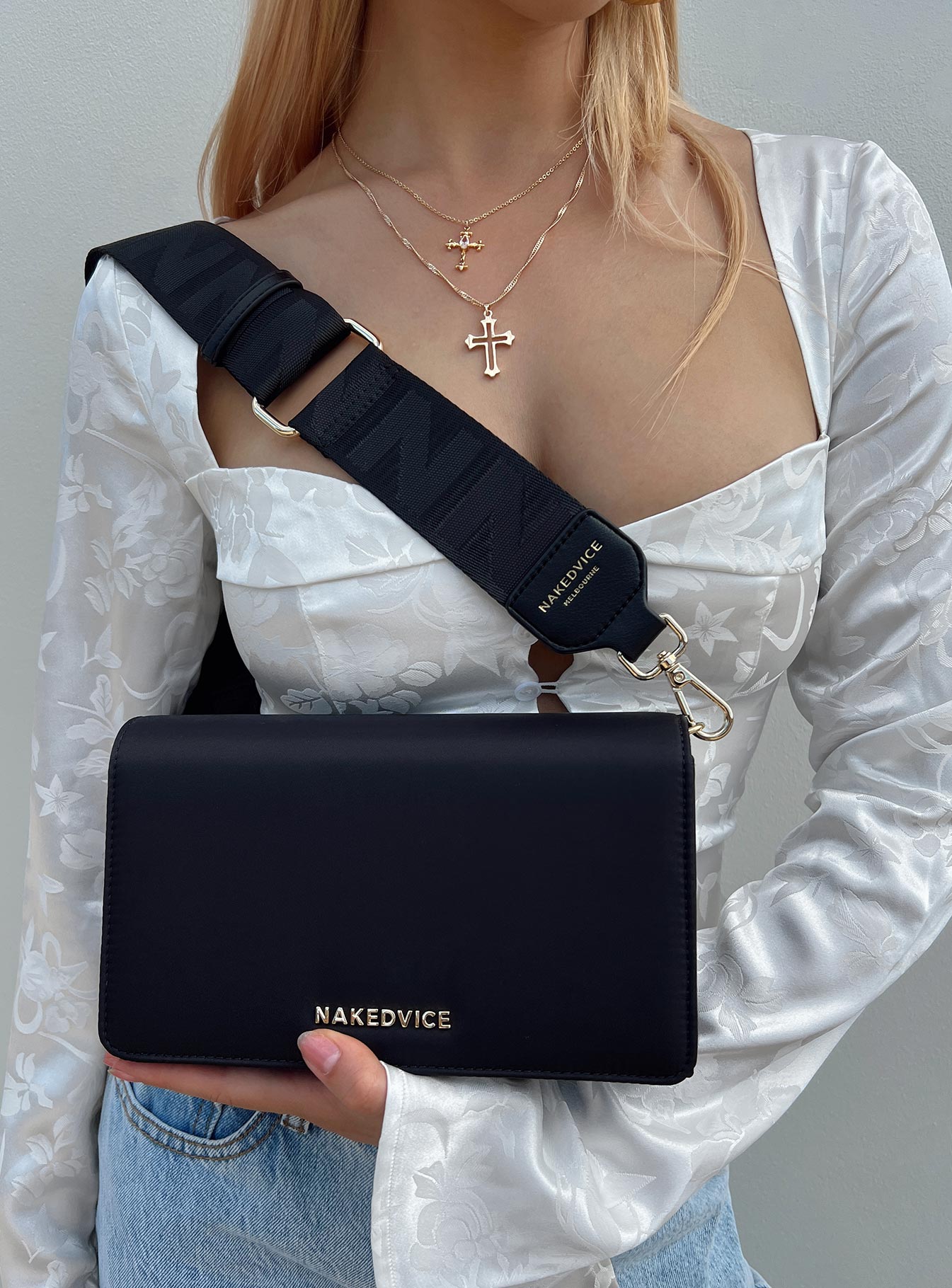 Crossbody bag Removable & adjustable crossbody strap Gold-toned hardware Structured design Magnetic button fastening Internal card slip & zip pocket Flat base Dust bag included