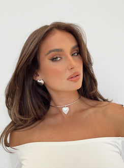 Silver-toned necklace, choker style Locket pendant, lobster clasp fastening