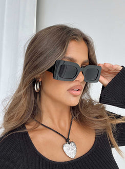 Sunglasses Vintage style frame Tinted lenses Wide arm Moulded nose bridge Lightweight