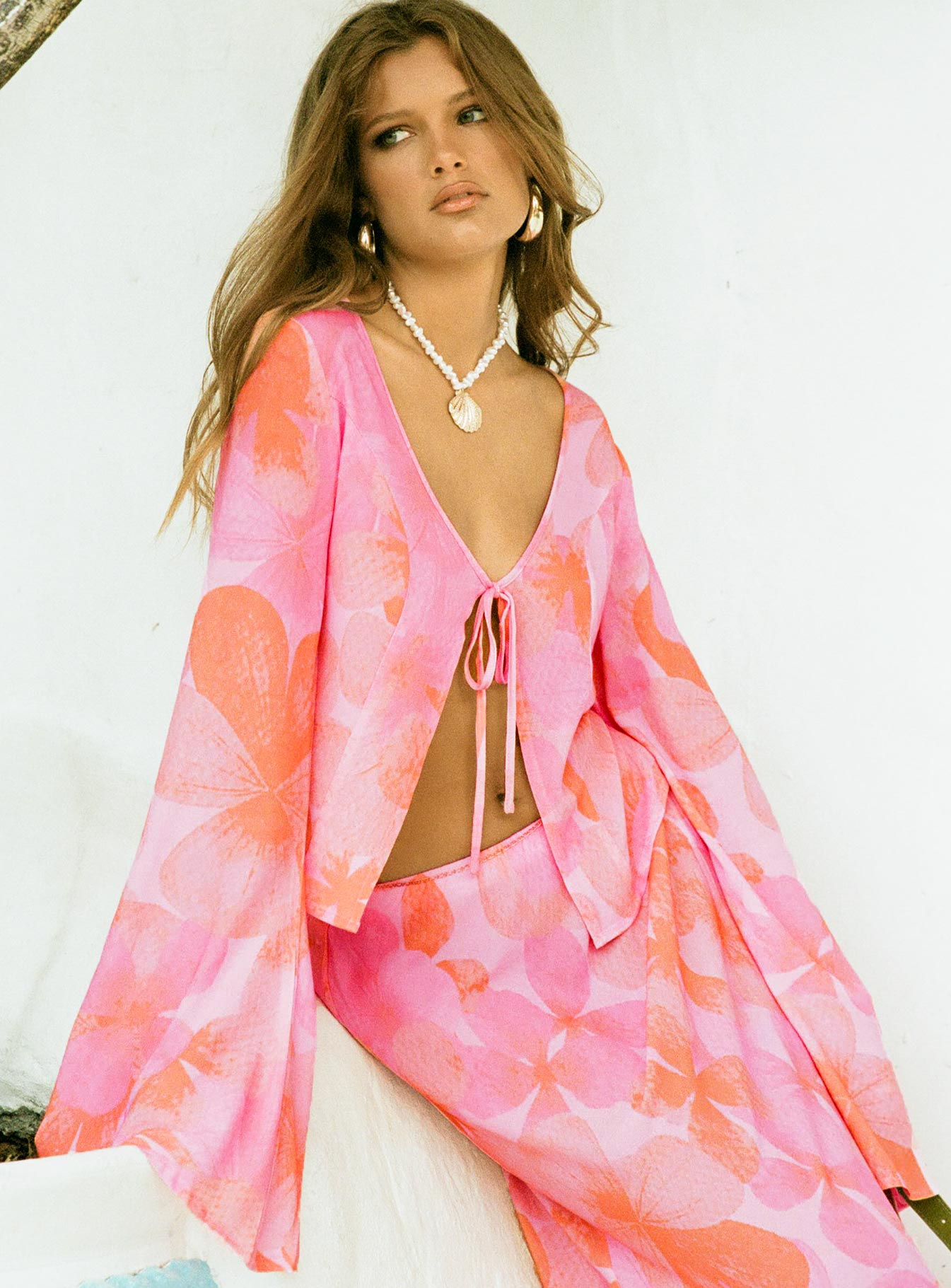 Long sleeve floral top Scooped neckline, tie fastening at bust