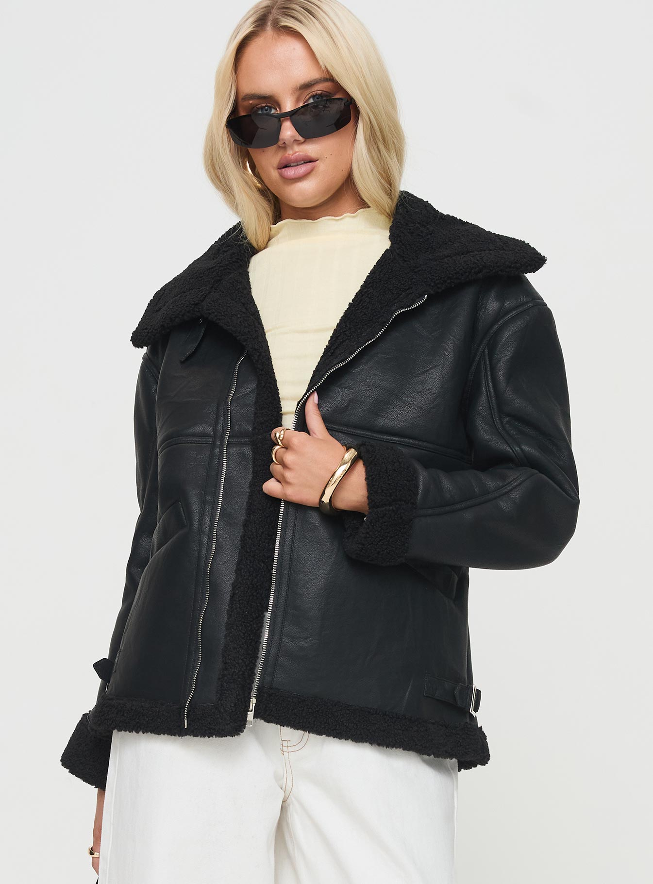Shearling jacket Faux leather, oversized collar, exposed zip fastening, twin pockets Non-stretch material, shearling lining