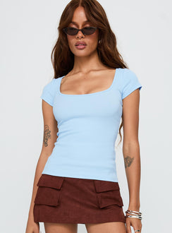 front view of model wearing Princess Polly Baseline Scoop Tee Light Blue Short Sleeves Scoop Neck 