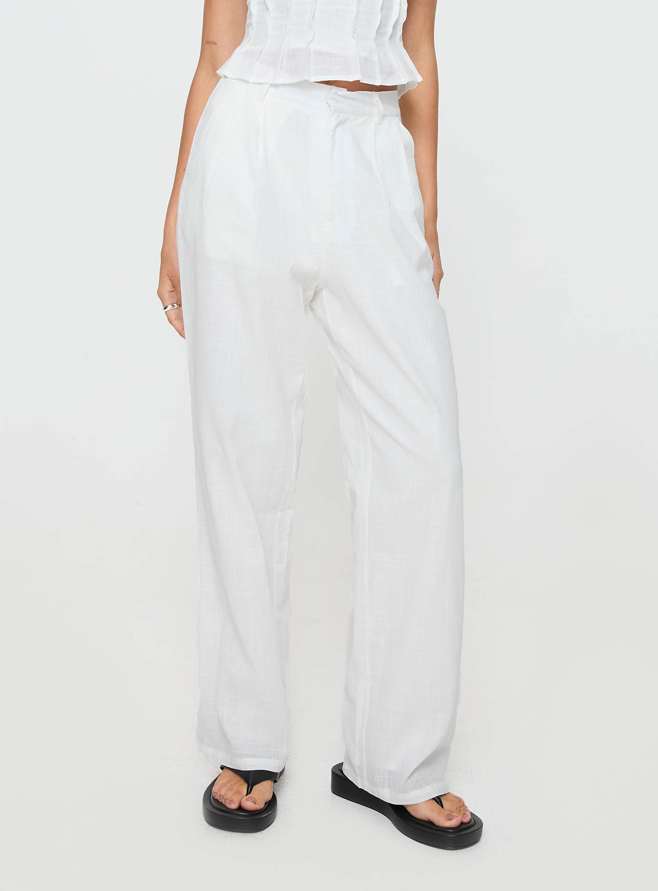 White Pants Relaxed fit, belt looped waist, twin hip pockets, zip & button fastening
