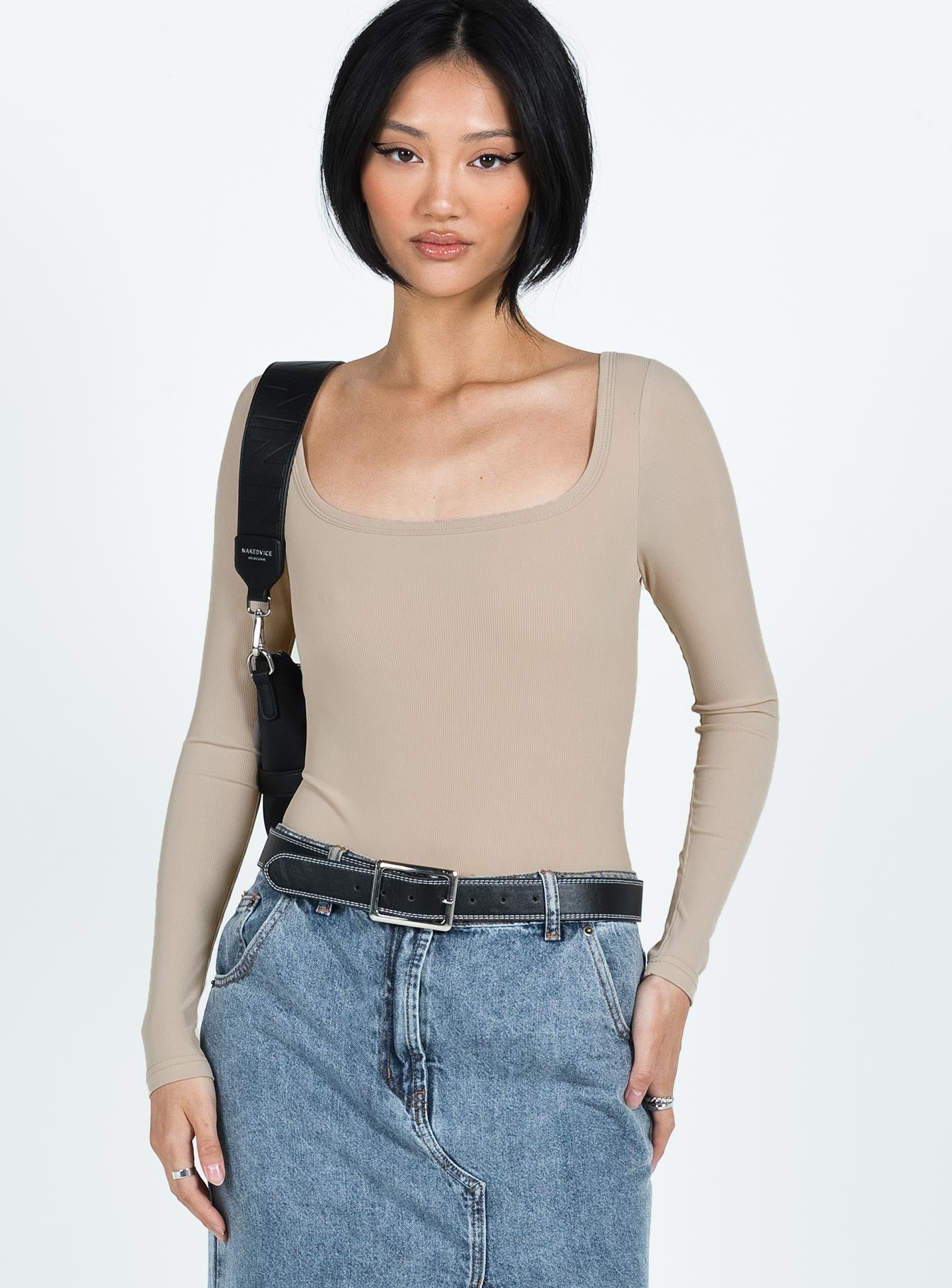 Long sleeve bodysuit, scoop neck High-cut leg, cheeky bottom, press clipping fastening