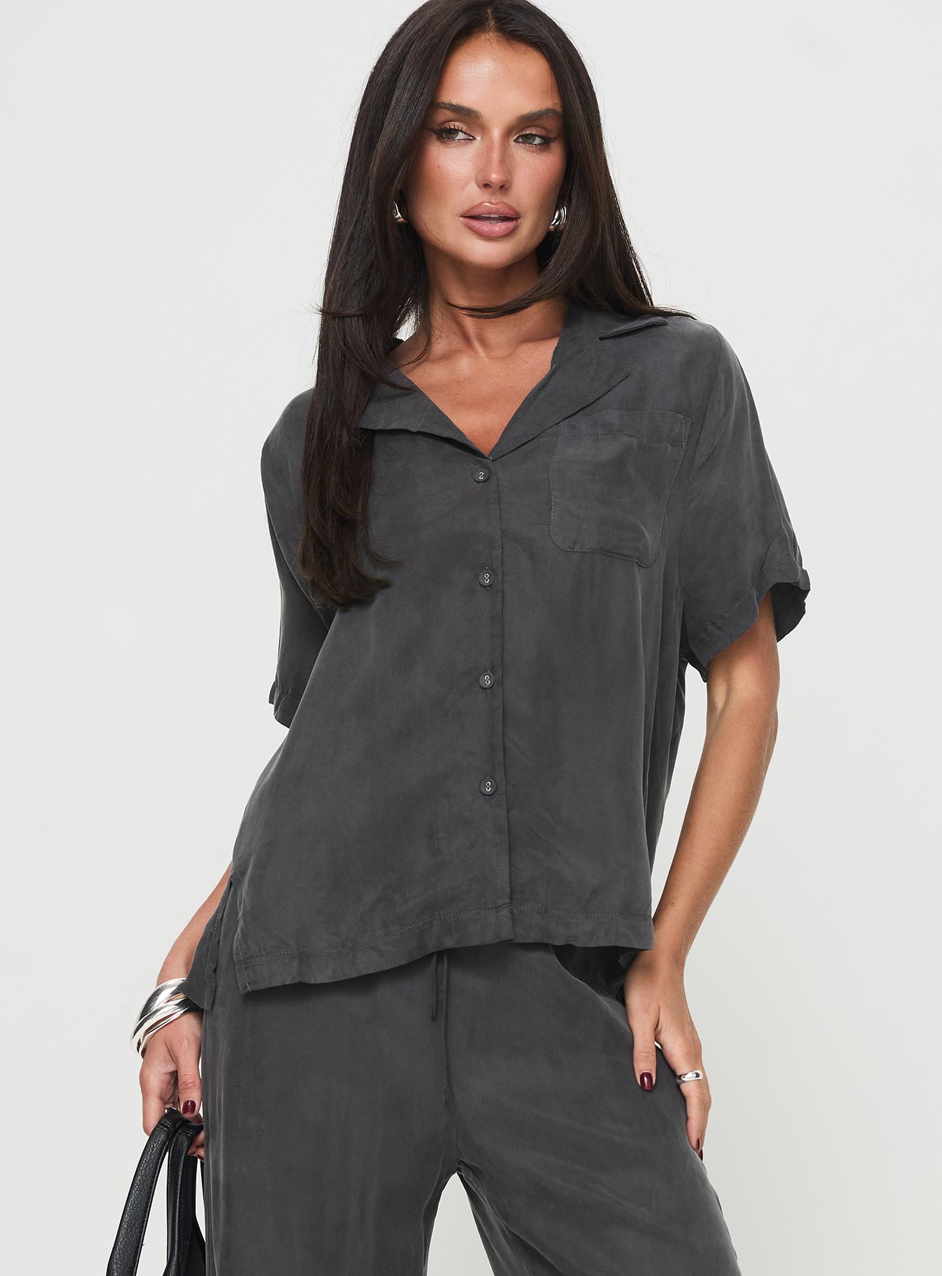 Shirt Oversized fit, button fastening, classic colour, single breast pocket Non-stretch material, unlined 
