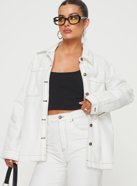 Oversized denim shacket Classic collar, button fastening down front, twin chest pockets, single button cuff Non-stretch material, unlined 