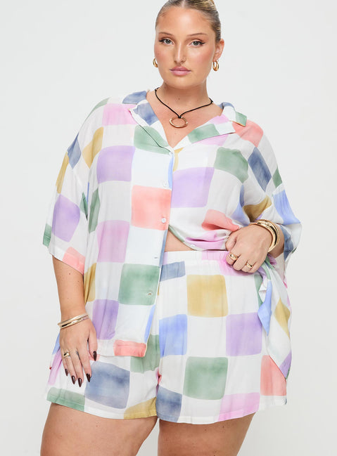 Graphic print two piece set Short sleeve shirt, button fastening down front, lapel collar High rise shorts, elasticated waistband, twin hip pockets