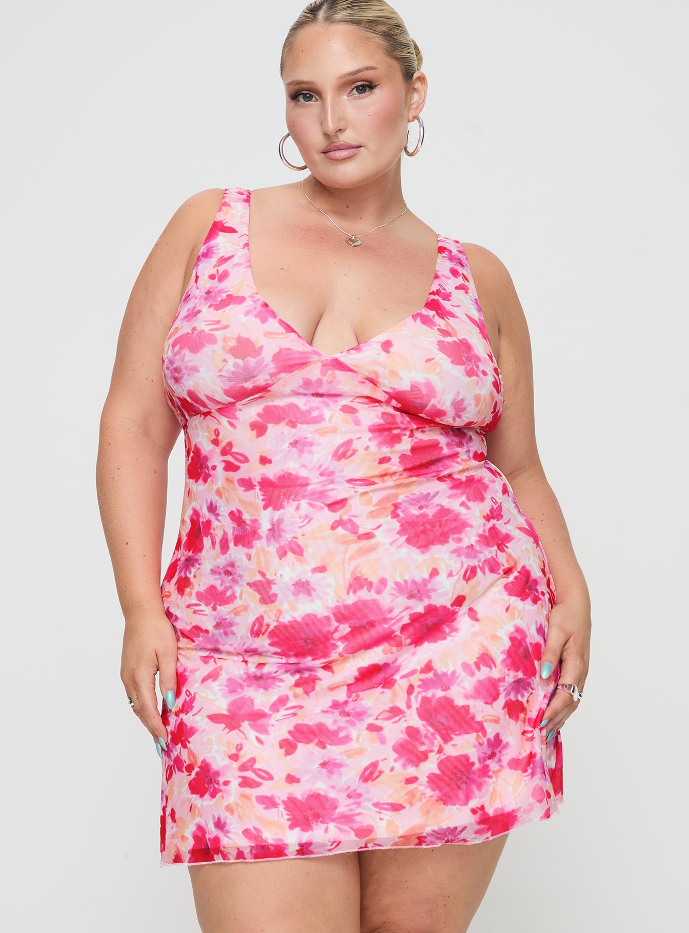 Princess Polly Curve  Floral print mini dress, mesh material V-neckline, fixed shoulder straps Good stretch, fully lined