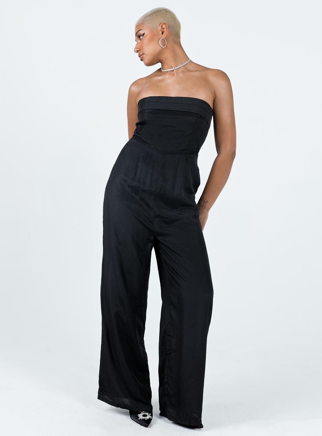 Strapless jumpsuit Folded neckline Inner silicone strip at bust Invisible zip fastening at back