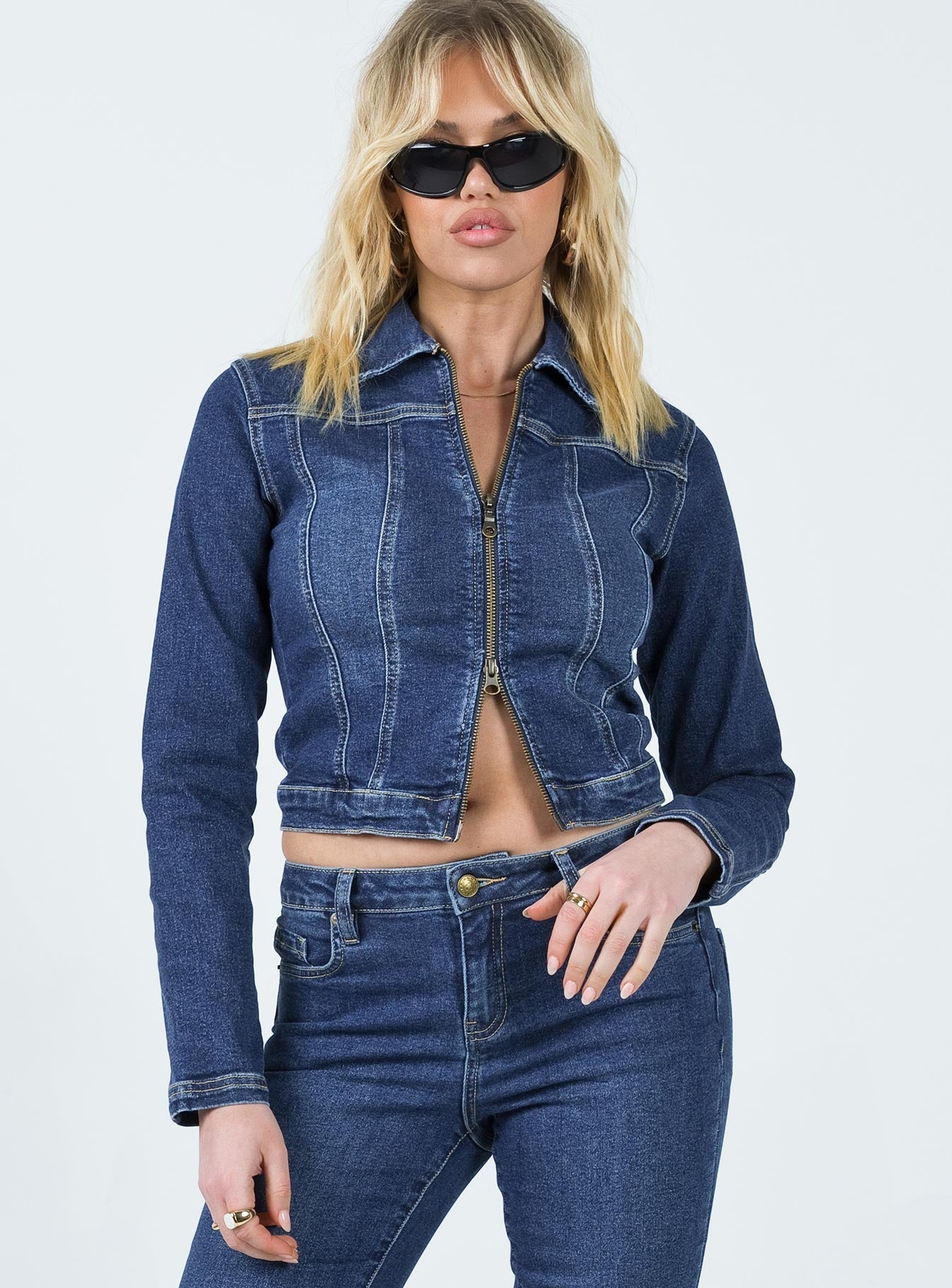 Cropped denim jacket Dark wash denim Classic collar Zip fastening at front