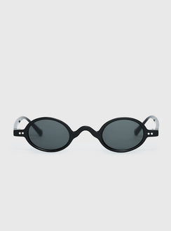 The Temptation Oval Sunglasses Black