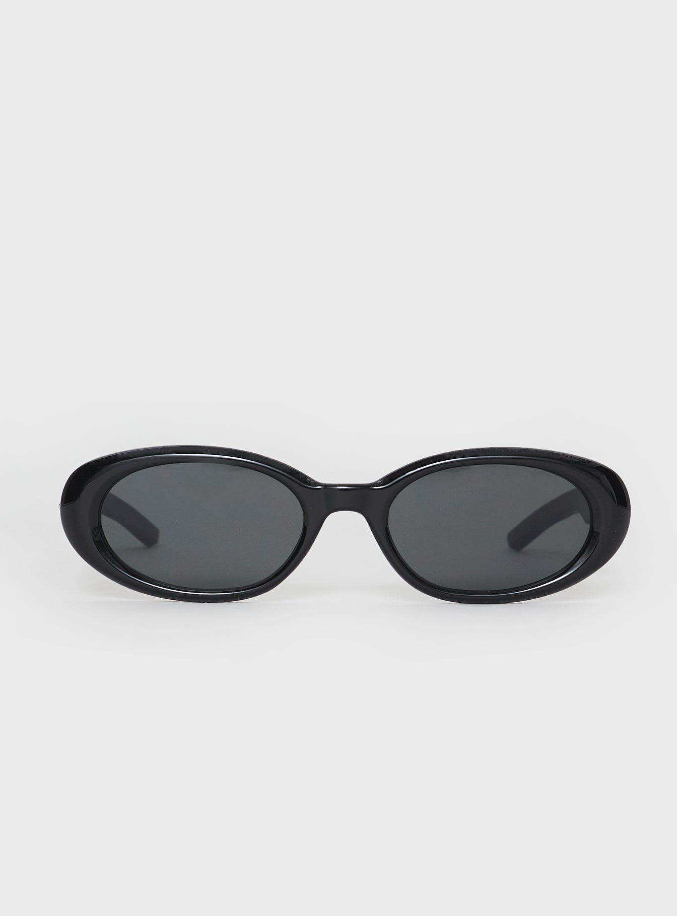 Sunglasses Moulded nose bridge, smoke tinted lens, thin arms