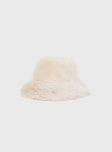 Plush bucket hat Short soft brim, fully lined
