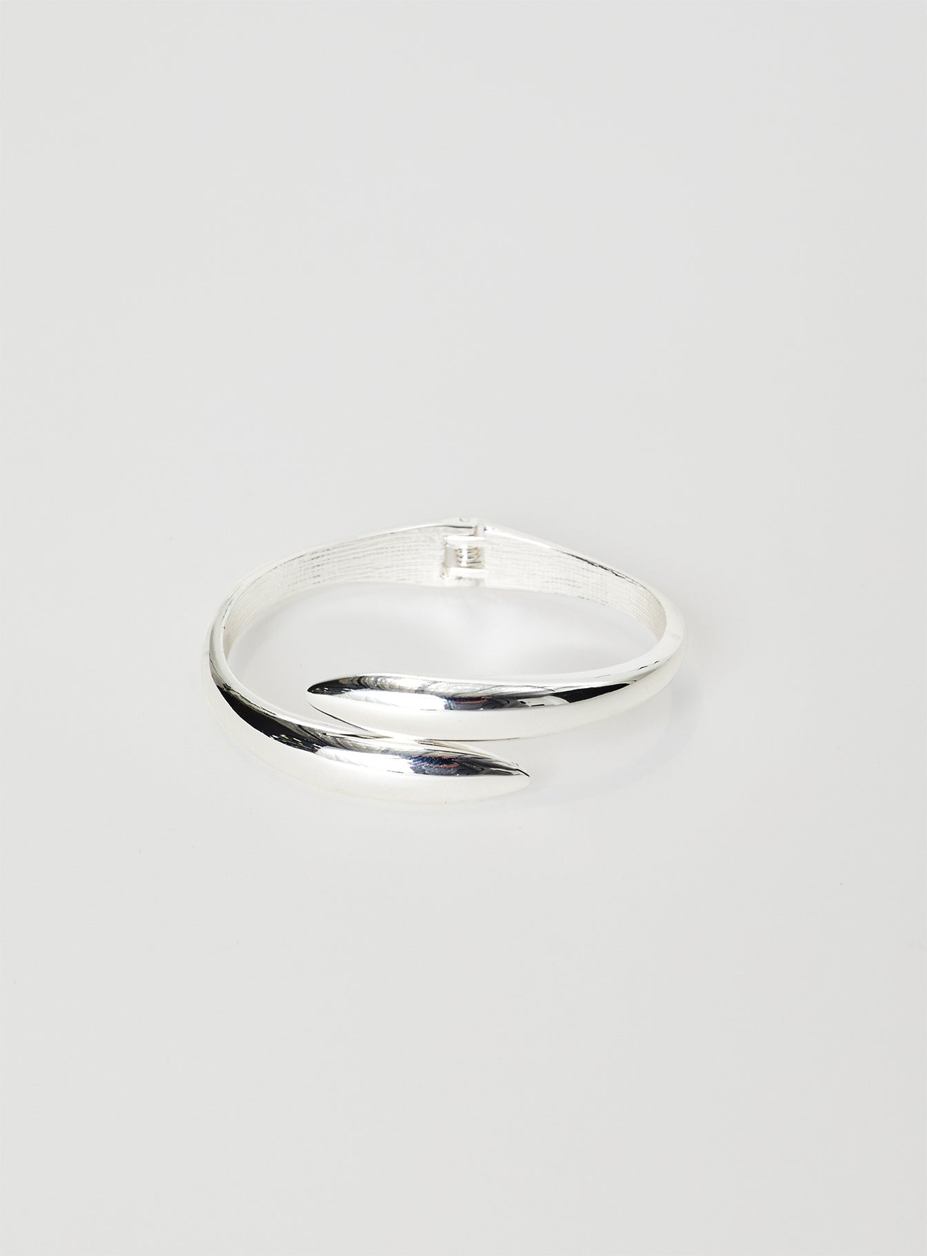Cuff Silver toned, hinge opening