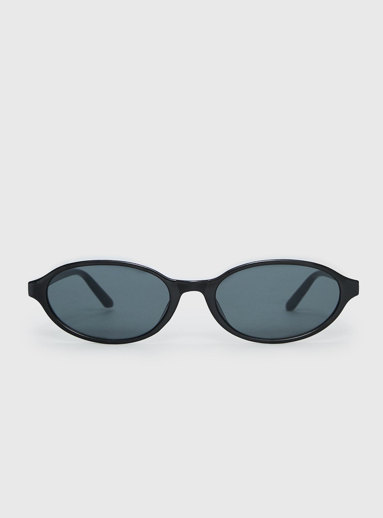 Captivation Oval Sunglasses Black