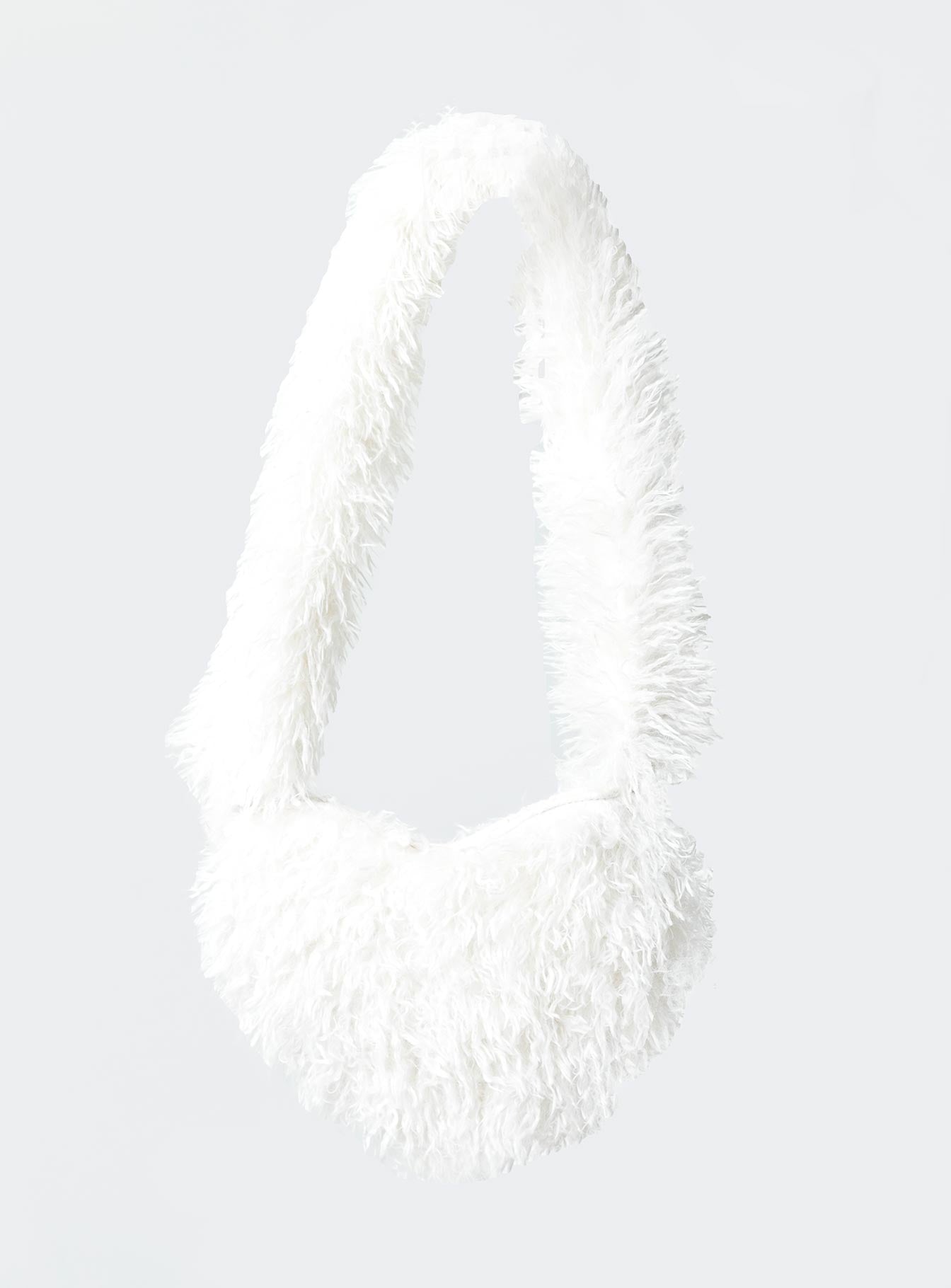 Crossbody bag Heart shaped Faux fur material Fixed strap Magnetic button fastening