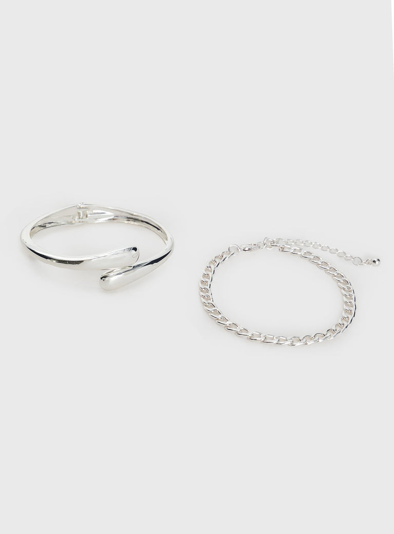 Silver-toned bracelet pack Two-piece set, chain bracelet with lobster clasp fastening, hinge fastening cuff Princess Polly Lower Impact