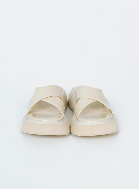 Flats Faux leather material  Cross strap upper  Platform base 