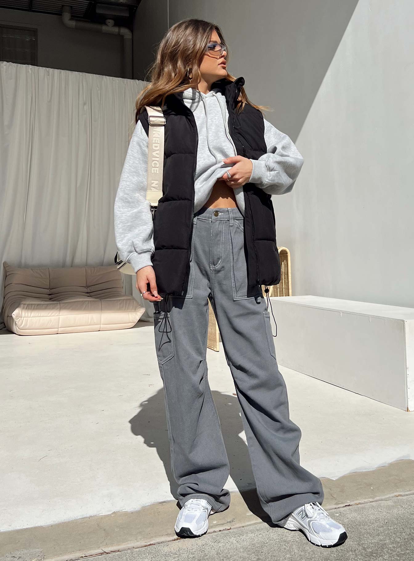 Puffer vest Oversized fit Main: 80% recycled fibers 20% polyester Lining & filler: 100% polyester High neck Zip fastening at front Twin front pockets Elasticated waist