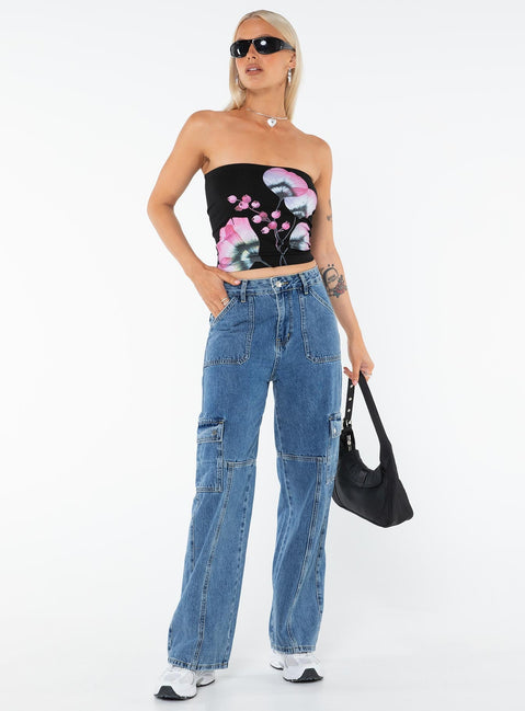 Cargo jean, mid-wash denim, high rise Belt looped waist, six-pocket design, zip and button fastening, straight leg