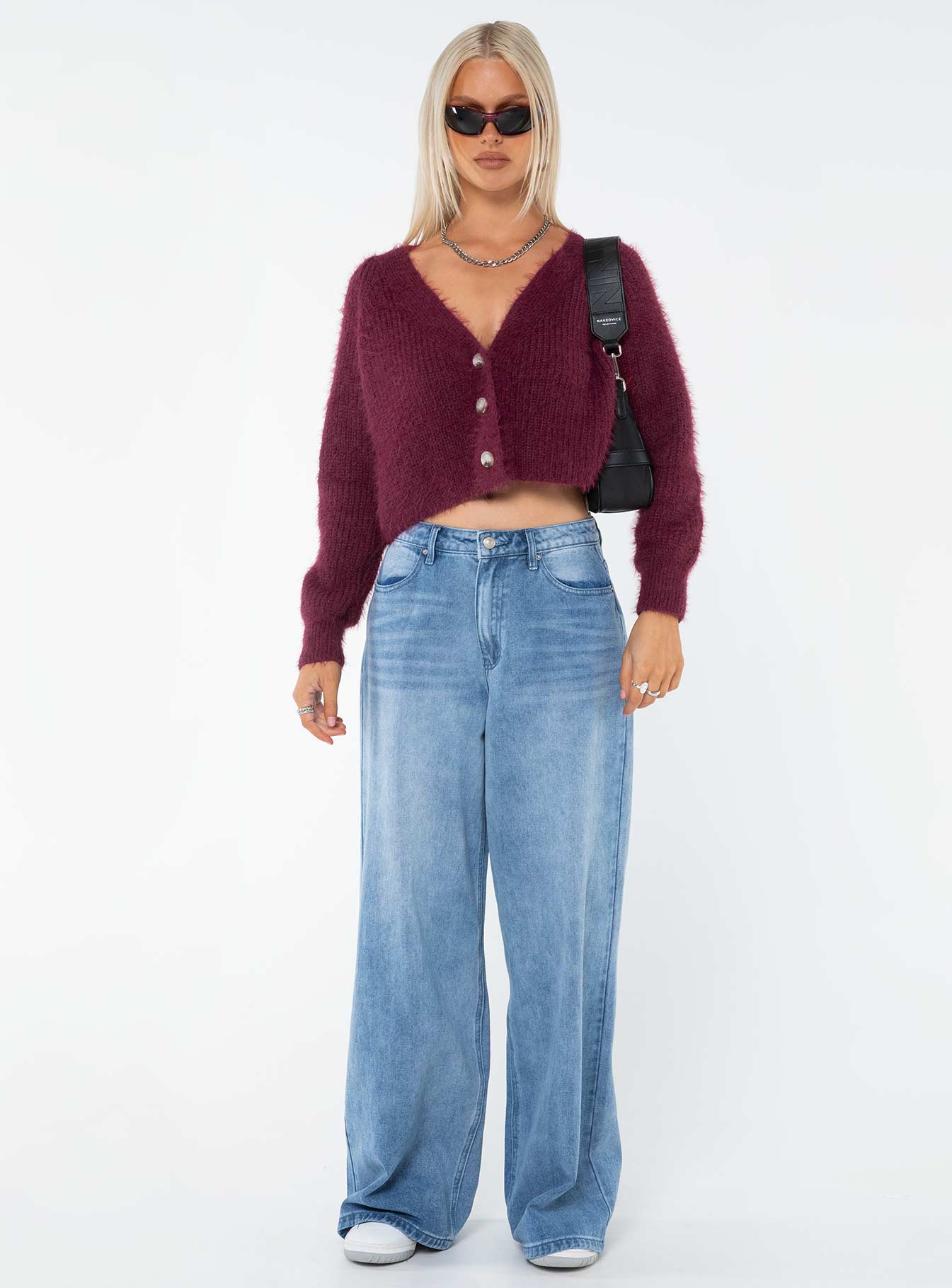 Cropped knit cardigan V-neckline, button fastening at front