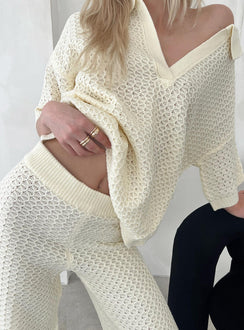 Matching set Knit material Top Classic collar V-neckline Drop shoulder Pants Thick elasticated waistband Straight leg