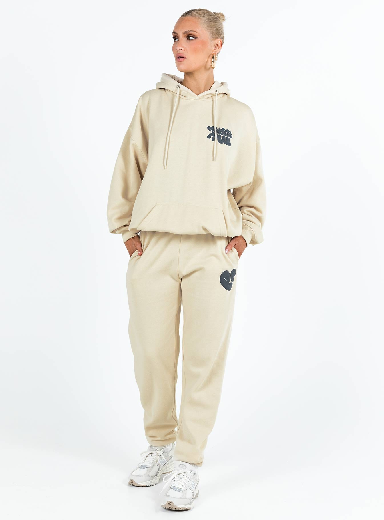 Hoodie Graphic print Drawstring hood Ribbed cuffs and waistband Drop shoulder