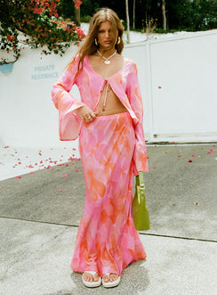 Long sleeve floral top Scooped neckline, tie fastening at bust